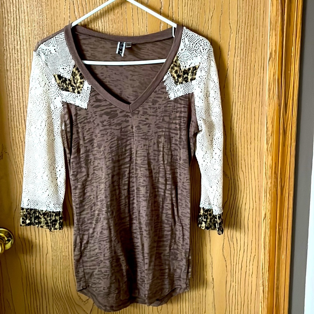 3/4 sleeve shirt